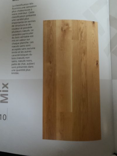Woodura podovi od prirodnog drveta i laminata, pružaju dugotrajnu otpornost, izdržljivost i estetski atraktivan završni sloj za moderne i funkcionalne enterijere.